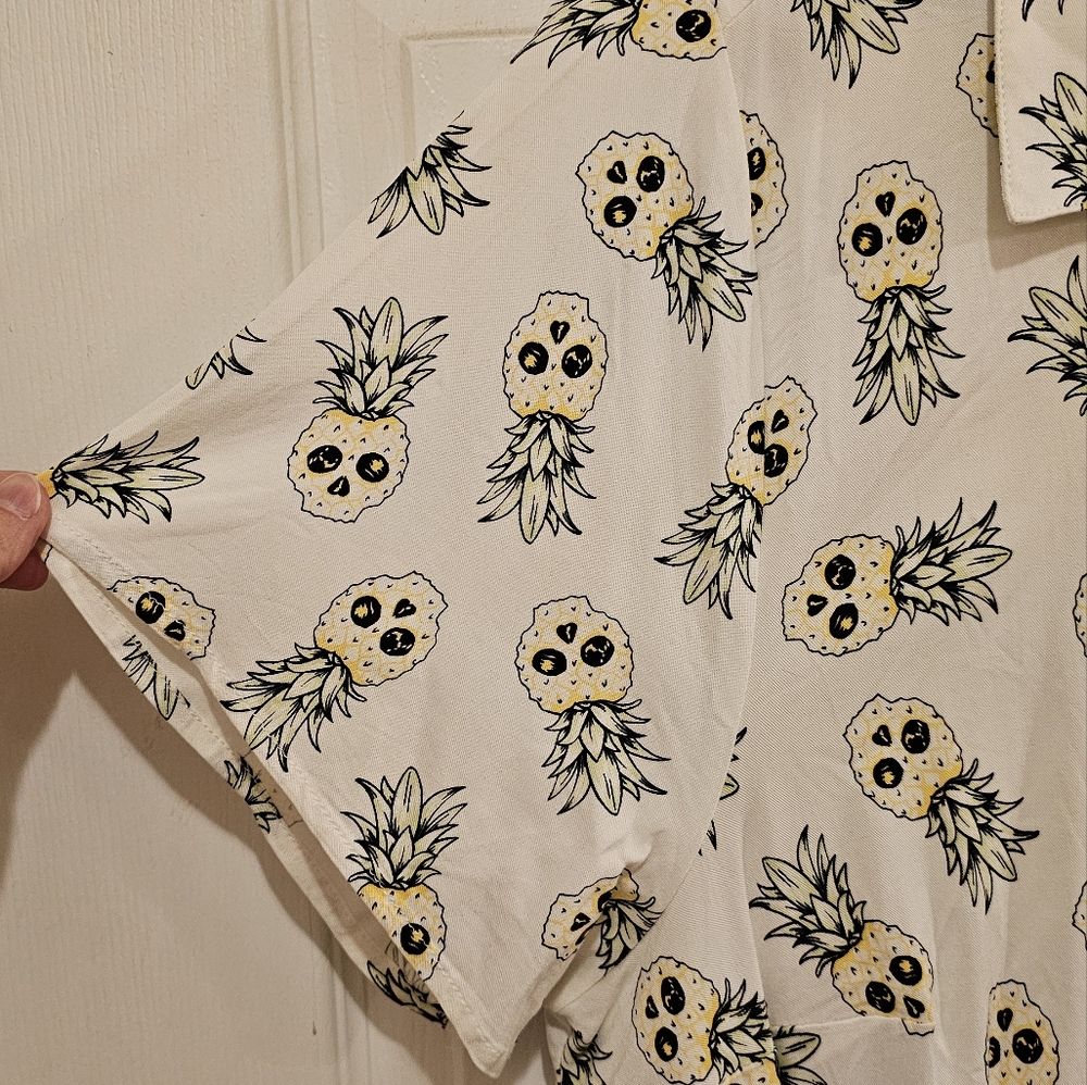 Torrid EUC White Skull and Pineapple Print Shirt - Picture 7 of 10